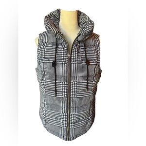 Carre Noir Herringbone Puffer Vest Women’s Size Medium Black White Pockets EUC